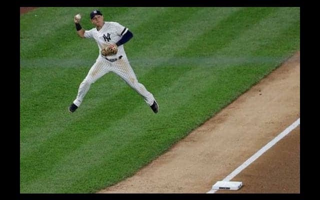 【MLB】ジーターを彷彿!?　ヤ軍三塁手の超美技にファン絶賛　「最強の肩の持ち主」