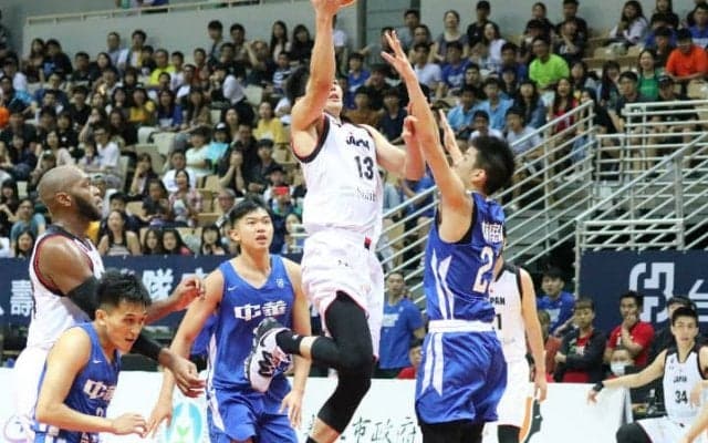 ディフェンスとリバウンド、日本代表が劣勢に屈せず逆転勝利で大会5勝目を挙げる