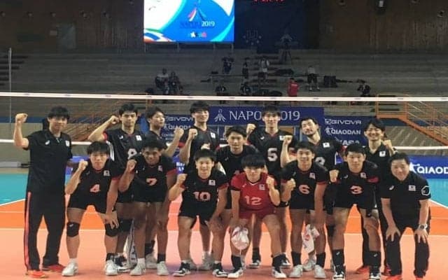 日の丸をつけた村山、宮浦が奮闘！