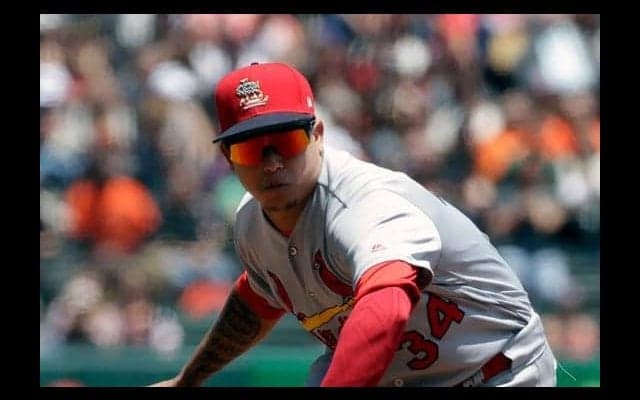 「不必要なダイブ」左翼手の背後で中堅手が横っ飛び　爆笑珍プレーにMLB公式も注目