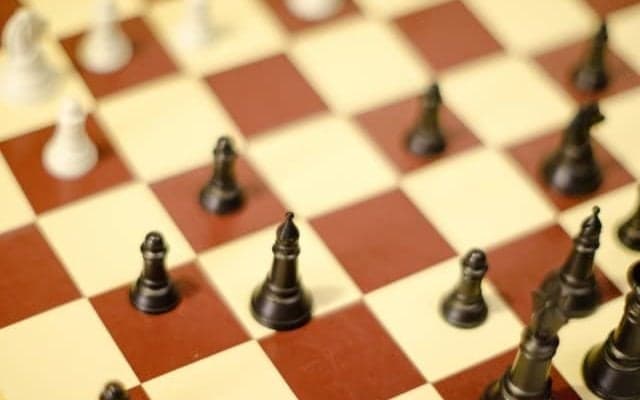 スポーツとボードゲームが合体!? 心・技・体と頭脳が問われる戦い