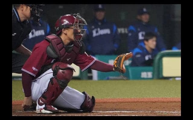 楽天、まさかの“珍結末”で3位浮上　捕逸が一転、驚きの跳ね返り…