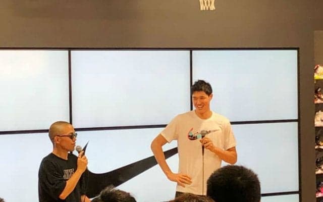 GALLERY2渋谷店のイベントに参加した渡邊雄太「夢に向かって一生懸命努力を」