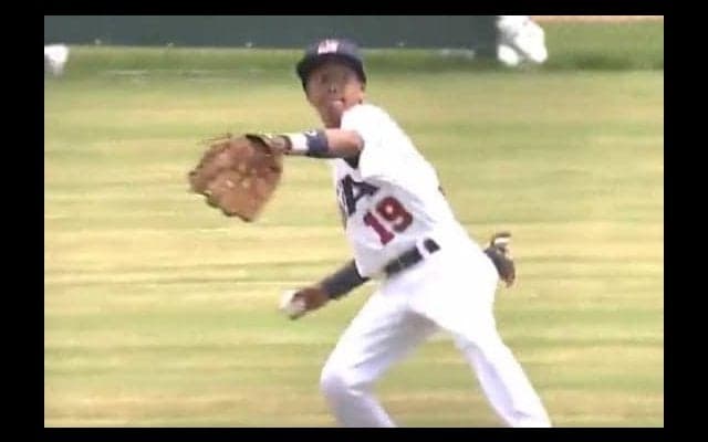 【U-12W杯】世にも珍しいセンターゴロ！　12歳少年の強肩ぶりにファン驚愕「なんて肩！」