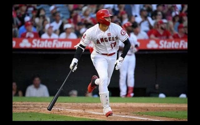 【MLB】大谷翔平、右手1本で運んだ15号ソロにファン驚愕　「クレイジーなパワー」