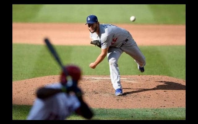 カーショー、驚愕の変化を見せた宝刀カーブをMLB公式絶賛　「球界で最もエグイ」