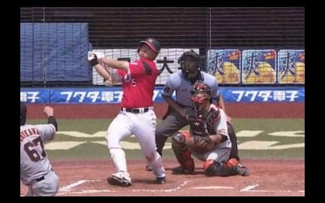 ロッテ安田、あと少しでマリン場外の超特大アーチ！　145メートル弾に場内騒然