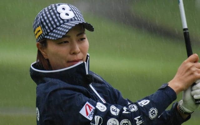 服部真夕の「ドラム缶の中でクルッと回っているようなシンプルなスイング」（解説：金谷多一郎）