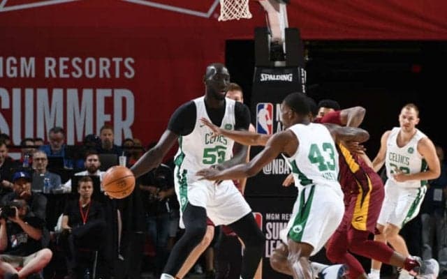 228.6cmのタッコ・フォール、エンビードとの練習で開幕ロスター入りへ前進