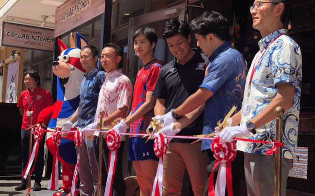 【Tリーグ・琉球】新感覚スポーツレストランのオープニングセレモニー　江宏傑らが登場