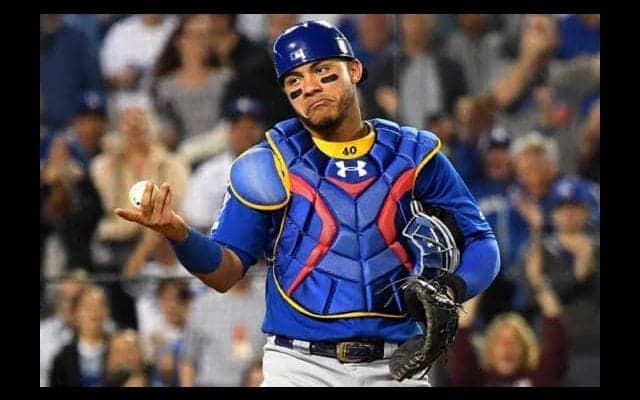 【MLB】コントレラスが座ったまま送球で二盗阻止、驚異の“鬼肩”にファン騒然