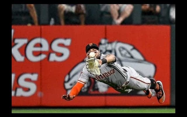G軍ピラーの空飛ぶ“スーパーマンキャッチ”にMLB公式驚愕　「またやった」