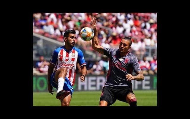 サッカールール改正でハンドの基準再定義。反則になるケースは？