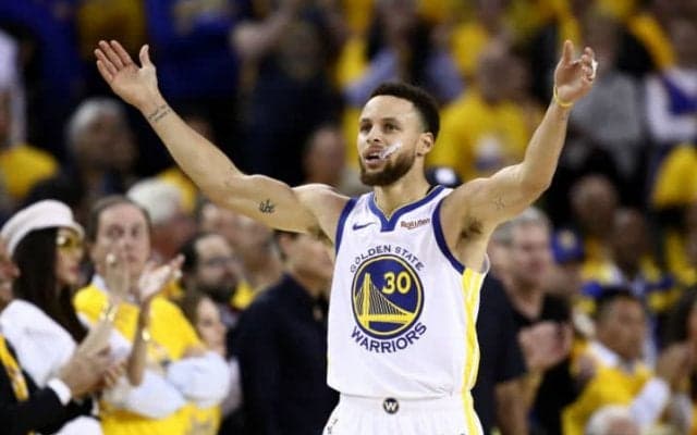 荒れ果てたオークランドの屋外コート修繕のため、一肌脱いだステフィン・カリー