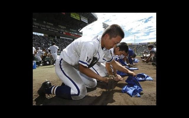 選手たちが持ち帰る「甲子園の土」は、ブレンドのこだわりがスゴイ