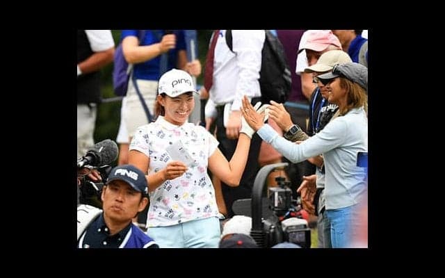 世界中のファンが渋野日向子に熱視線。笑顔とプレーの速さにホレた