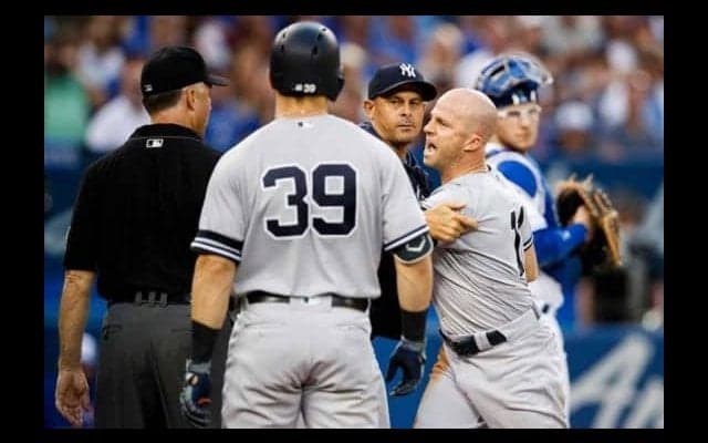 【MLB】“無言で退場”の悲劇も…　“天井ツンツン男”再来に批判殺到「大人になれ」