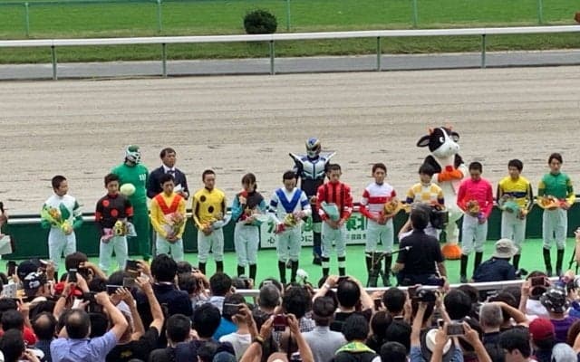 菜七子参戦！ヤングジョッキーズTR盛岡のセレモニーが行われる