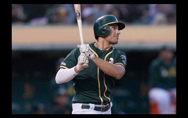 【MLB】空振りでバッティンググローブが吹っ飛ぶ珍事　初速10キロ表示にファン「ウケる」