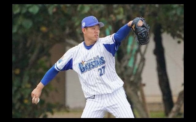 DeNA上茶谷、小島よしおさんへの「投球指導」動画公開　「めちゃくちゃ面白かった笑」
