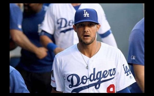 【MLB】ダイビングキャッチ試みるも着地に失敗　ド軍右翼手が顔面強打で流血「痛っ！」