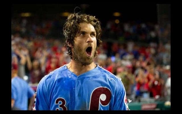 劇的満弾の346億円男ハーパーは「年俸少ない」!?　MLB公式の投稿にファン「過大評価」