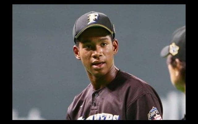 日ハム万波、本拠地初戦はベンチスタートも栗山監督「天真爛漫な姿は見ていて楽しい」