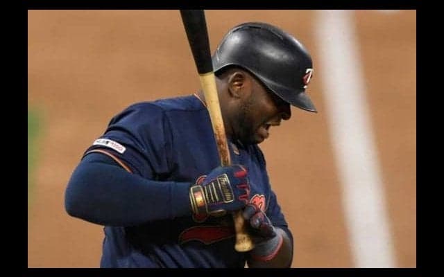 【MLB】痛烈ライナーが背後のダグアウトへ直接…ゾッとするシーンに解説者も「怖い」