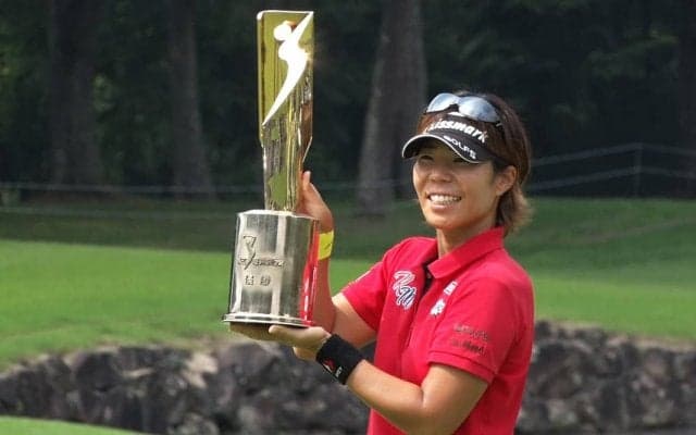 逆転Vの穴井詩、B.ケプカと同じクラブで掴んだツアー通算3勝目