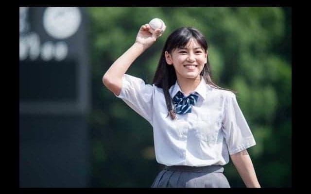 「令和の野球女子」が話題　身長154センチの美少女、制服姿で97キロを叩き出す