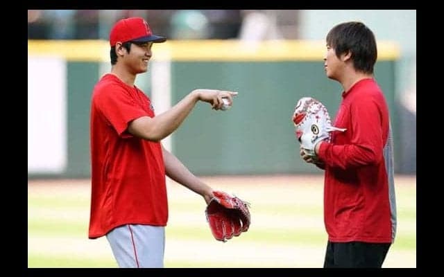 【MLB】二刀流復活へ…大谷翔平の“炎天下”サングラスキャッチボールをエ軍公開