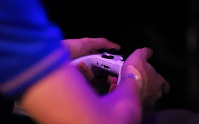 【eスポーツ選手向けセルフケア動画コラム#09】動悸・不安感情を抑えるツボ「曲沢（キョクタク）」