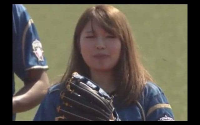 金メダリスト佐藤綾乃が日ハム始球式「従兄弟が打席に…すごく不思議な感覚」