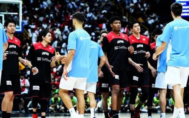 バスケ日本代表を率いるフリオ・ラマス、『負けない采配』が強豪相手の接戦を演出