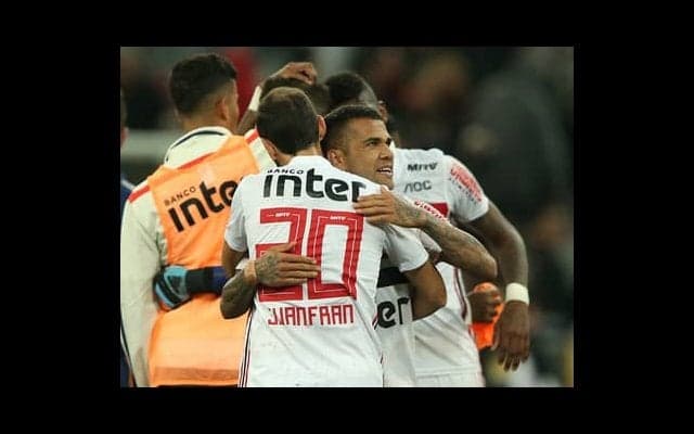 ダニ・アウベスの帰還にブラジル中が熱狂。主将として「Ｗ杯を目指す」