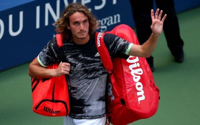 チチパスがまたも初戦敗退。「警告を取れよ！」と激昂しポイントペナルティを受ける場面も