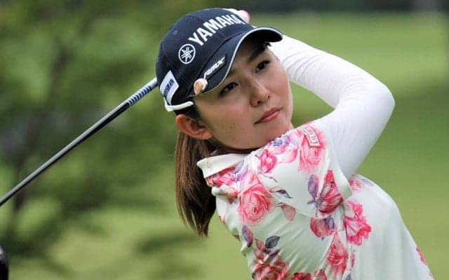 アイアンはいいのにドライバーが…　江澤亜弥「ボールの前後にスパットを置いてターゲットラインをより明確に」