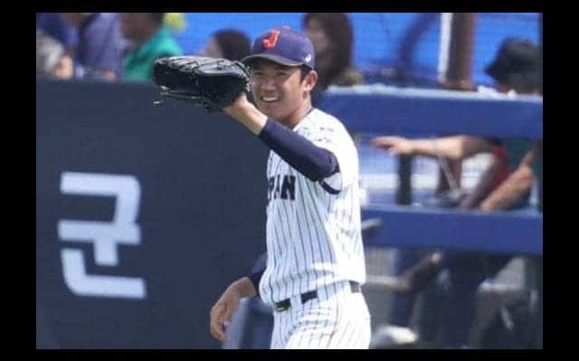【U-18W杯】奥川が代表初出場！　投手ではなく代打で登場、内野安打を放つ