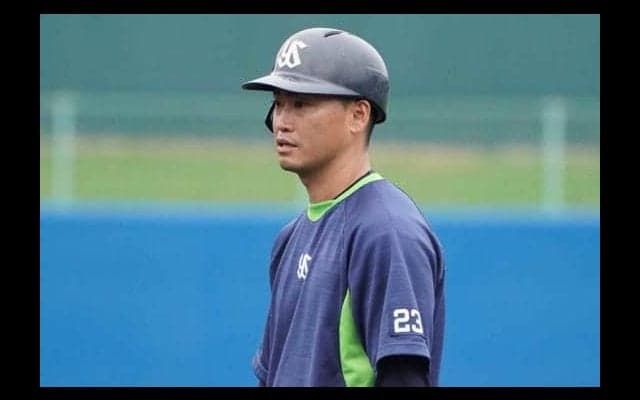 ヤクルト青木、負傷交代のアクシデント　死球受けてその裏の守備で退く