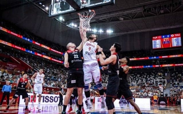 日本はトルコの堅守を崩せず、徹底マークを受けた八村塁も15得点と不発で初戦黒星