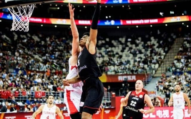 日本代表の八村塁が世界へアピール、豪快ダンクが大会2日目のベストプレーに選出