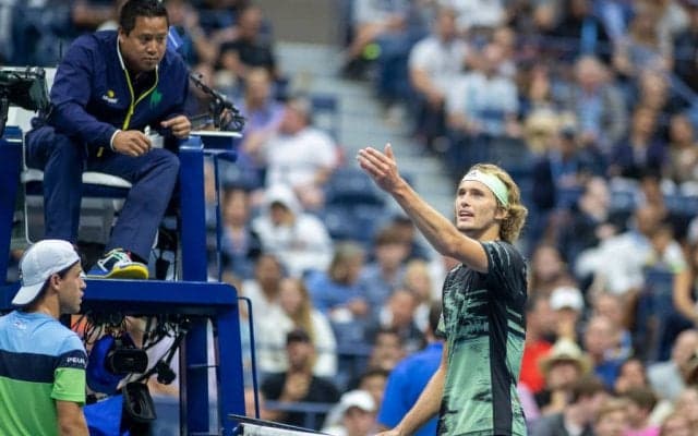 ズベレフの猛抗議に対戦相手のシュワルツマンが助け船！？