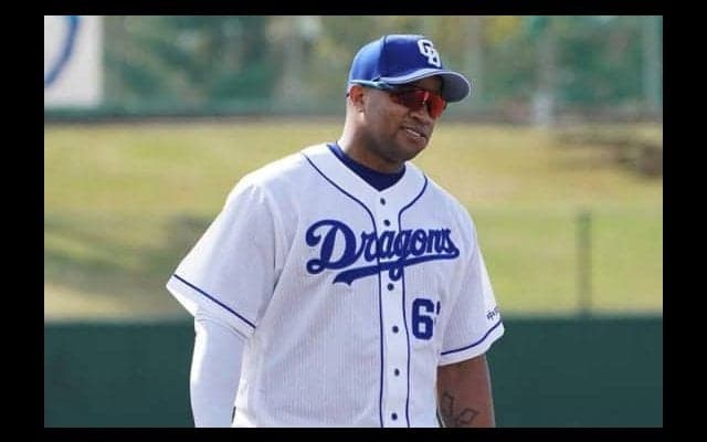 中日・ビシエドが自打球で負傷交代　左足首に当たるも自力でダグアウトへ