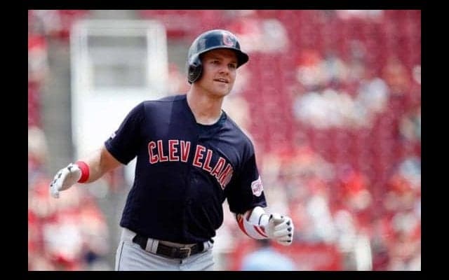 【MLB】「なんてこった！」投げた本人ですら笑っちゃう、衝撃のレーザービーム大暴投