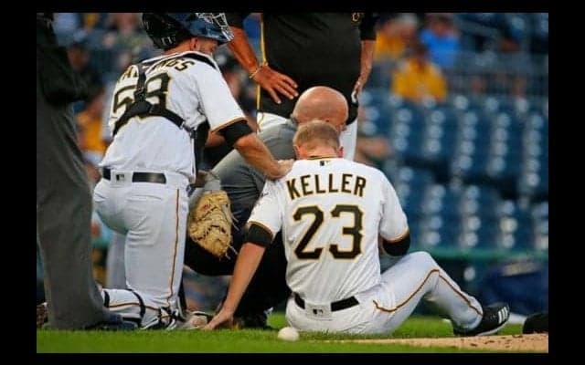 【MLB】169キロの強烈ライナーが右手首に直撃　マウンド上で悶絶する右腕に球場騒然