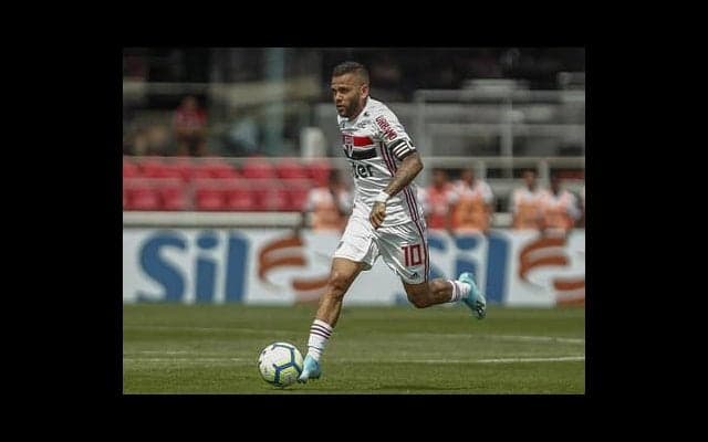 SBがゲームを仕切る。戦術変化が生んだ「10番」ダニ・アウベス