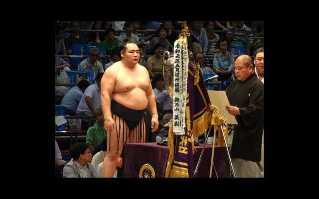 鶴竜にモンゴル相撲の経験ナシ。それでも手紙を送り日本に売り込んだ