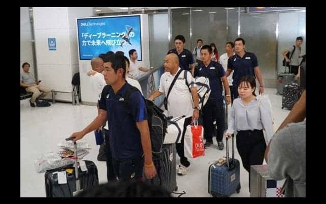 【U-18W杯】侍U-18代表、1日遅れで約2週間ぶりに日本に無事到着　前日は台風余波で飛行機飛ばず