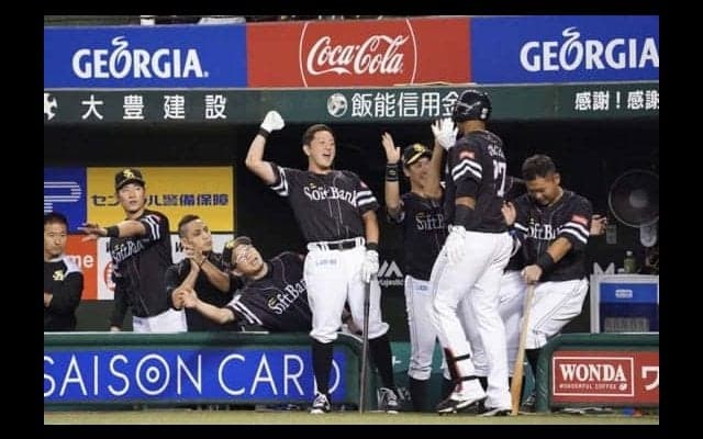 鷹グラシアル、均衡破る先制25号ソロ！　エースの力投に応え「千賀が素晴らしい投球を」