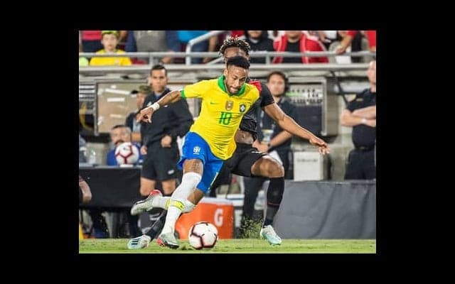 ネイマールに待ち受けるパリでの逆境。セレソンで得点も立場は厳しい